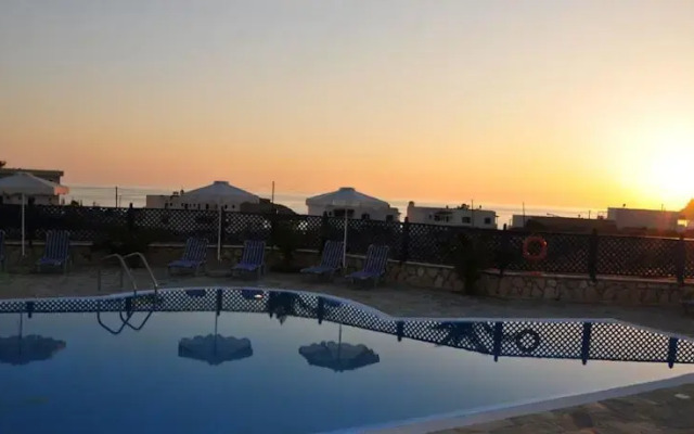 Lefkos Village