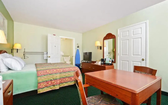 Pine Point Inn & Suites