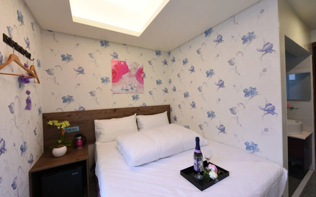 Hotel 99