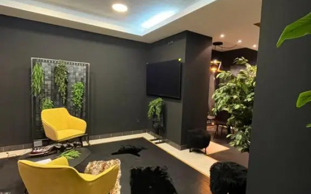Black Pearl apartment