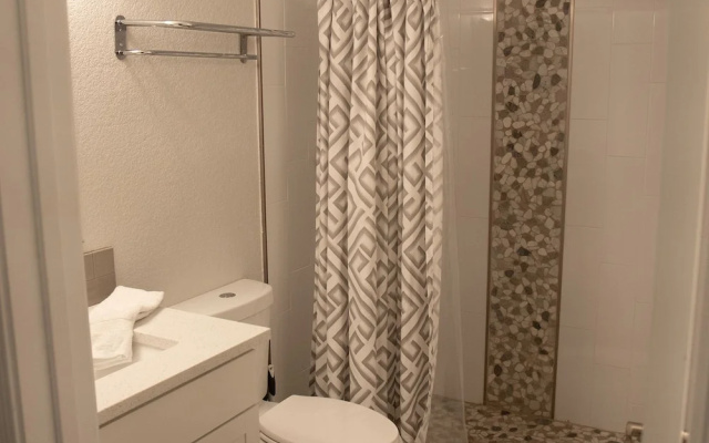 Moreland Retreat Huge Jacuzzi Sleeps 14