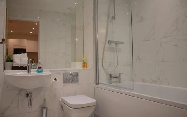 whats she want-- 2beds 2bath apartment