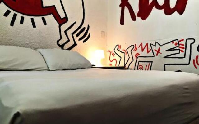 Отель Nirvana Hotel & Hostel - Cancun Hotel Zone Мексика, Канкун - отзывы, цены и фото номеров - забронировать отель Nirvana Hotel & Hostel - Cancun Hotel Zone онлайн вид на фасад