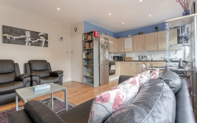Spacious 2 Bedroom Flat in Acton