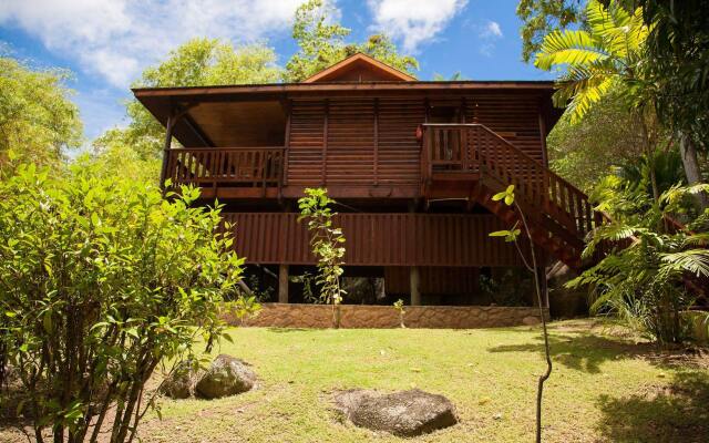 Отель Cerf Island Resort вид на фасад
