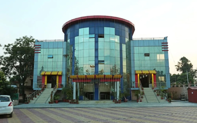OYO 8983 Royal Inn