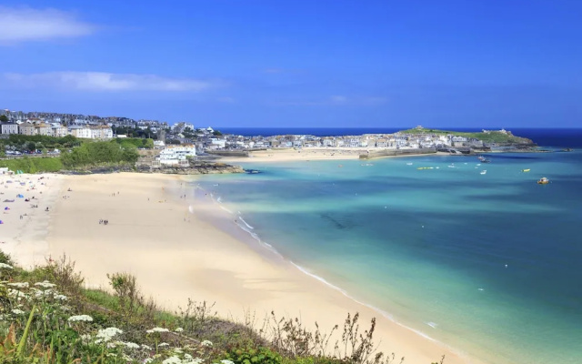 Spacious Apartment in Saint Ives near Beach