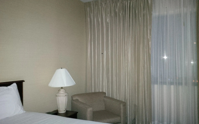 Maron Hotel & Suites
