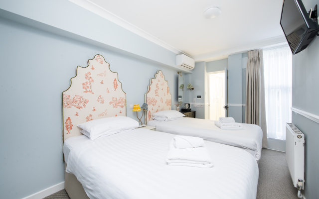 Americana Hotel