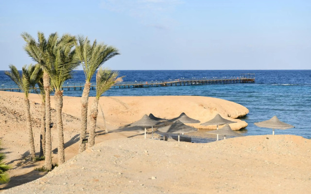 Отель Wadi Lahmy Azur Resort