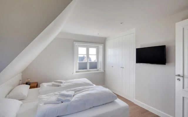 Rantum Dorf - Ferienappartments im Reetdachhaus 3 & 4
