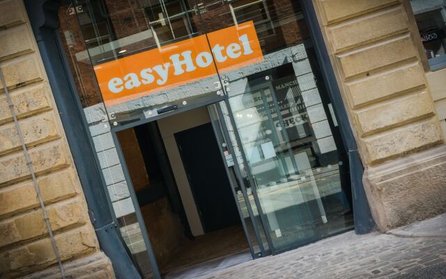 Отель easyHotel Manchester вид на фасад