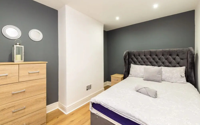 Lush Apartments 4 Bedroom House - Gilroy