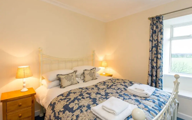 Vicarsford Farmhouse with Hot Tub near St Andrews