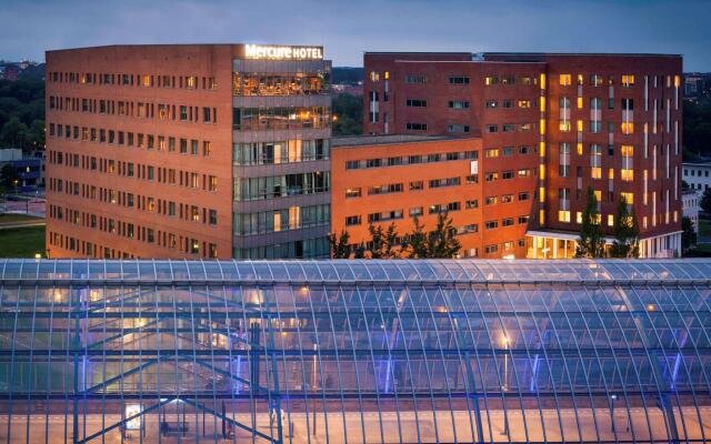 Mercure Hotel Amsterdam Sloterdijk Station вид на фасад