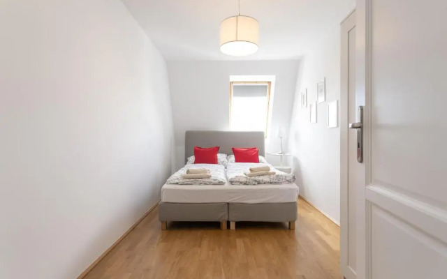 Between Schoenbrunn and City Center Apt 35