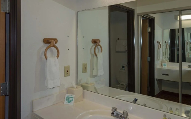 Chisholm Suite Hotel