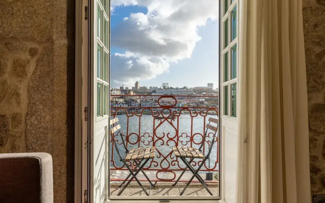 Stylish River View Apartment in Porto