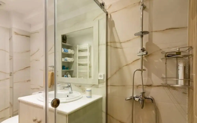 Seaside Escape With Balcony in Paleo Faliro