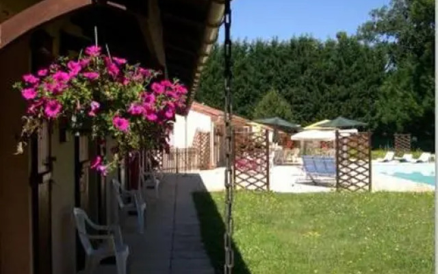 Motel Grill Les Coursaux