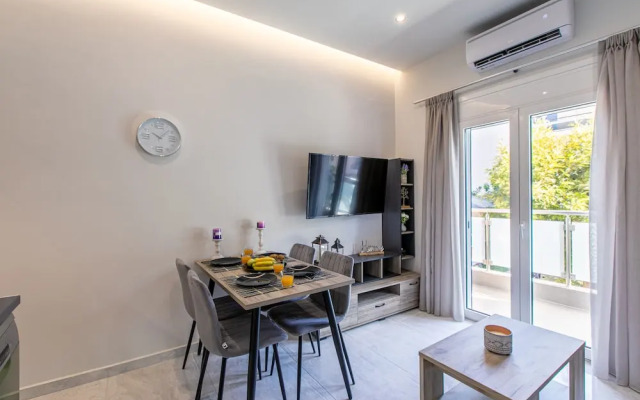 Neaira city apartment near the beach