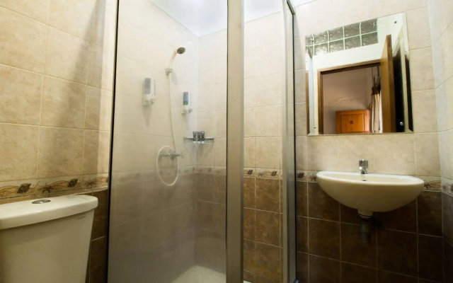 De Tropis Family Guest House