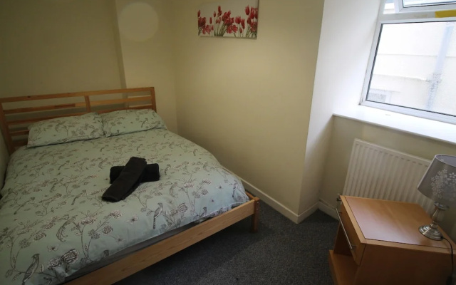 Tywn 2 Bed Apartment by Cardiff Holiday Homes