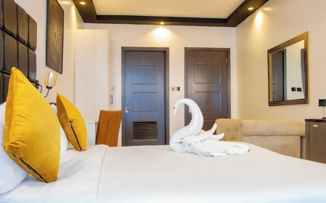 Avian Court Hotel
