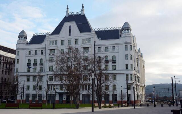 Отель Central Holiday Apartments Венгрия, Будапешт - отзывы, цены и фото номеров - забронировать отель Central Holiday Apartments онлайн вид на фасад
