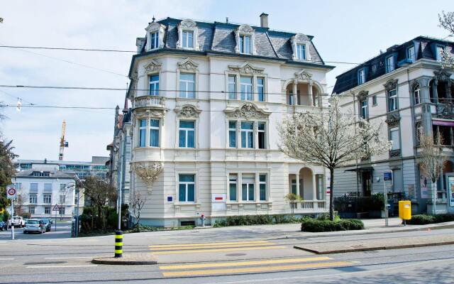Отель Seestrasse Apartments Drei Koenige Швейцария, Цюрих - 1 отзыв об отеле, цены и фото номеров - забронировать отель Seestrasse Apartments Drei Koenige онлайн вид на фасад