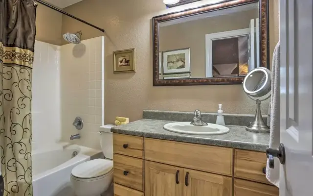Black Hawk Lower-level Unit With Game Area!