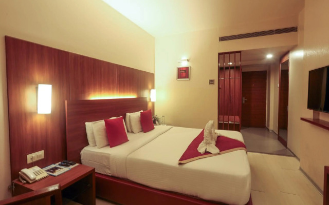 OYO Premium Deccan Apte Road