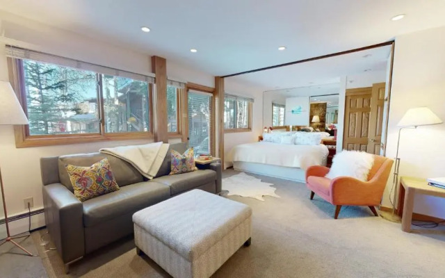 Laurelwood Condominiums Studio Premier Unit 105