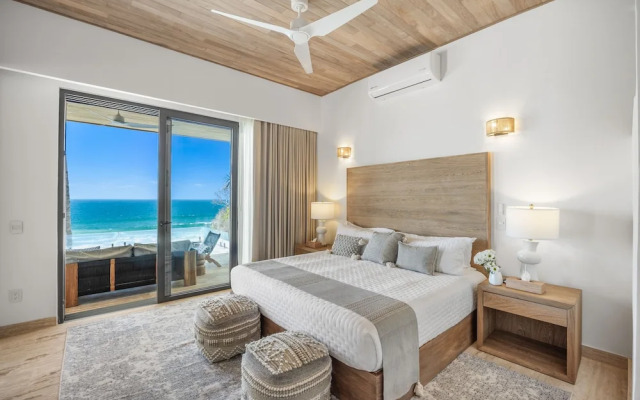 Private Careyeros Oceanfront Living