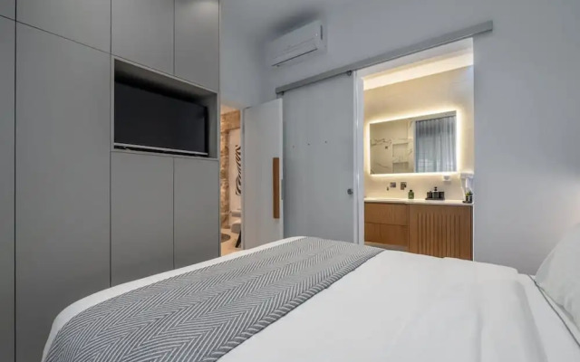 Green Blue Castella Luxury Suites The Portside