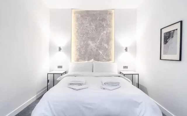 Stunning Luxury Apartment Near Motherwell