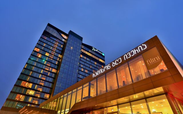 Radisson Blu Iveria Hotel, Tbilisi Тбилиси вид на фасад