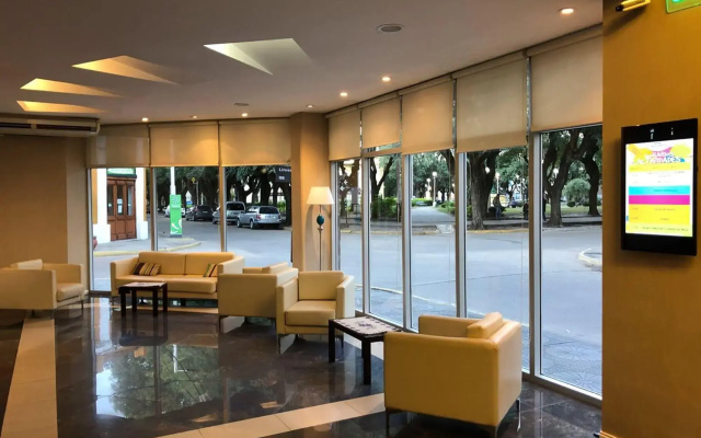 Howard Johnson by Wyndham San Pedro