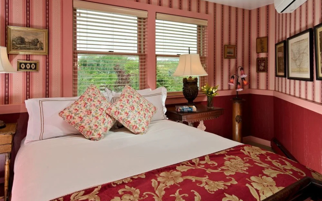 Lands End Inn