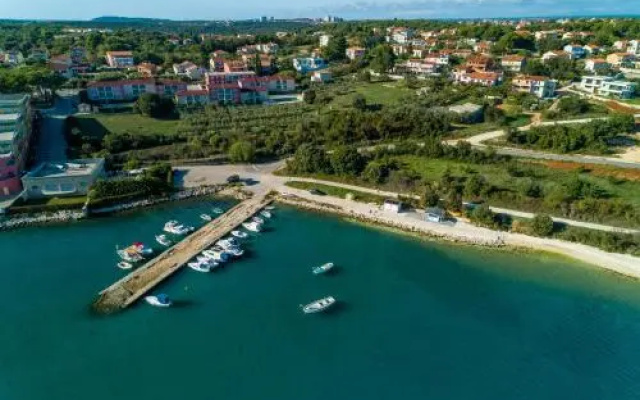 Apartments Davor 1676
