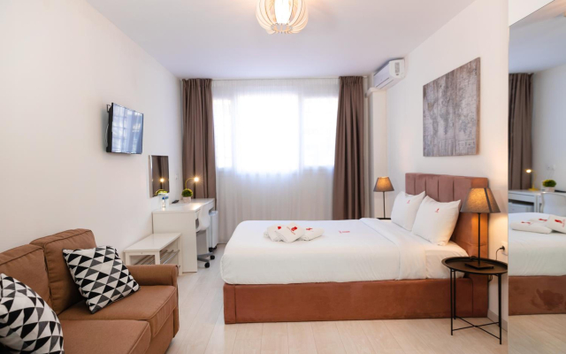 City Plaza Apartments & Rooms