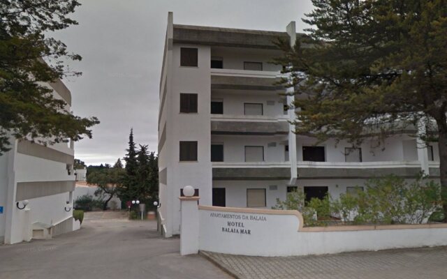 Отель Apartamentos da Balaia вид на фасад