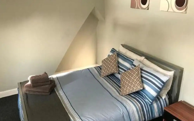 Contemporary Apartment in Manchester near Tram Station