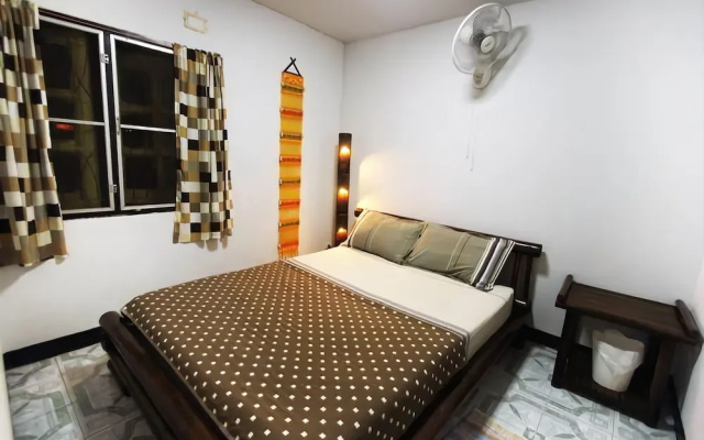 Be Beez Cafe and Guesthouse
