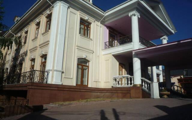 Гостиница Almaty Sapar вид на фасад