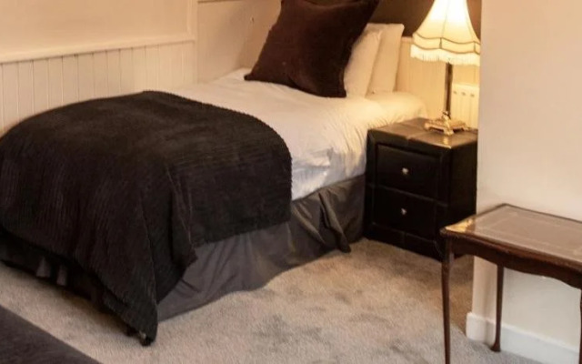 Aaron Court B&B