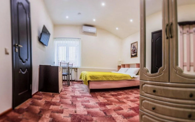 Istoriya Hotel