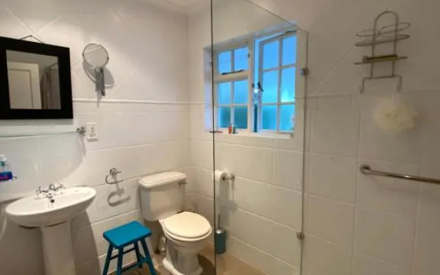 Priv. Courtyard and Entrance with Spacious bedroom