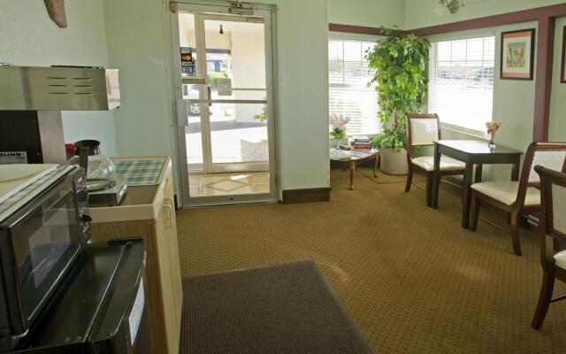 Отель Americas Best Value Inn Озона комната для гостей
