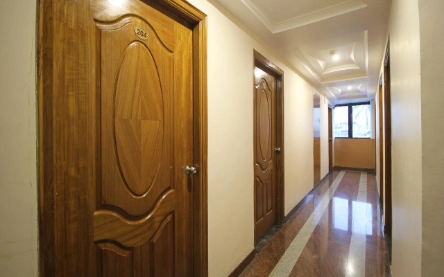 OYO 8646 Mahendra Hotel